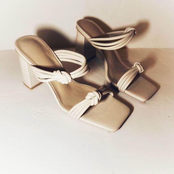 NWOT Cream Colored Slip On Open Square Toe Chunky Heels Size 9 - Picture 3 of 10